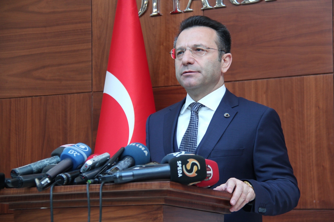 Vali Aksoy: Sur'da yüzde 2'lik alan kaldı Vali Aksoy: Sur'da yüzde 2'lik alan kaldı